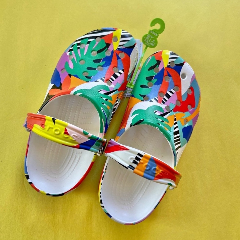 CROCS  Classic Retro Resort Floral Rainbow Leaves Clogs M5/W7